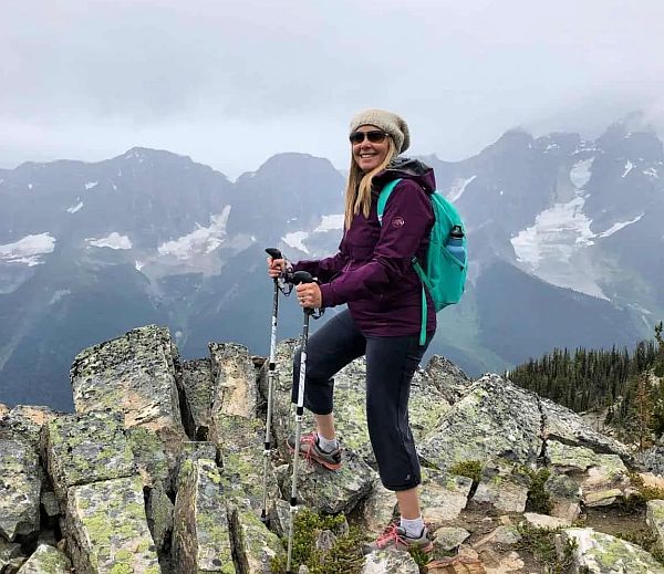 travel blogger hiking trip